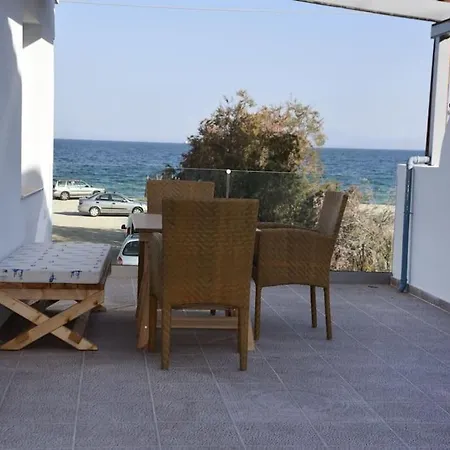 Clio παραθαλάσσια στις αλυκές βόλου παπαδάκου 11 * Volos