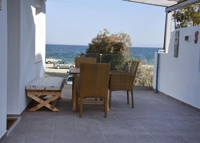 Clio παραθαλάσσια στις αλυκές βόλου παπαδάκου 11 * Volos